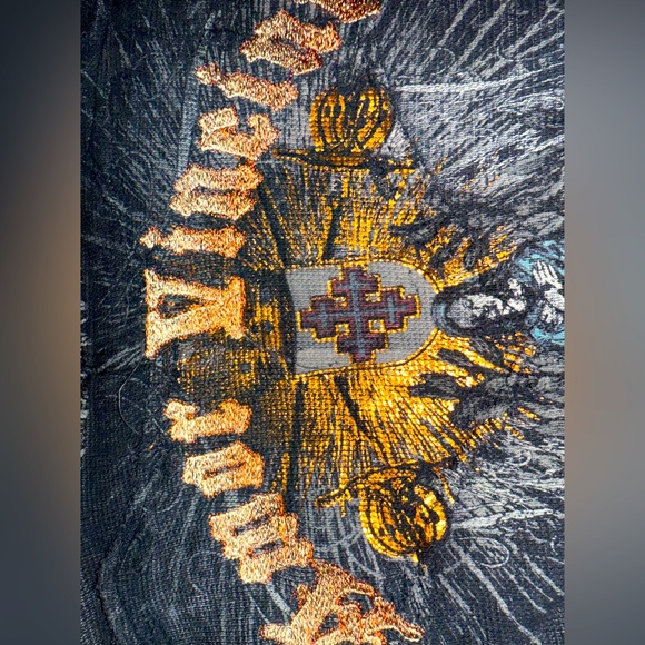 Monarchy nice shirt. - Picture 1 of 4